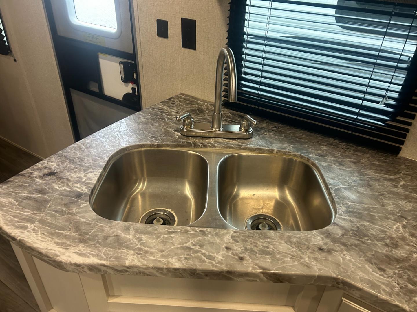 2021 White /TAN Highland Ridge RV, Inc OPEN RANGE 26BHS (58TBH0BP7M1) , located at 17760 Hwy 62, Morris, OK, 74445, 35.609104, -95.877060 - Photo#13